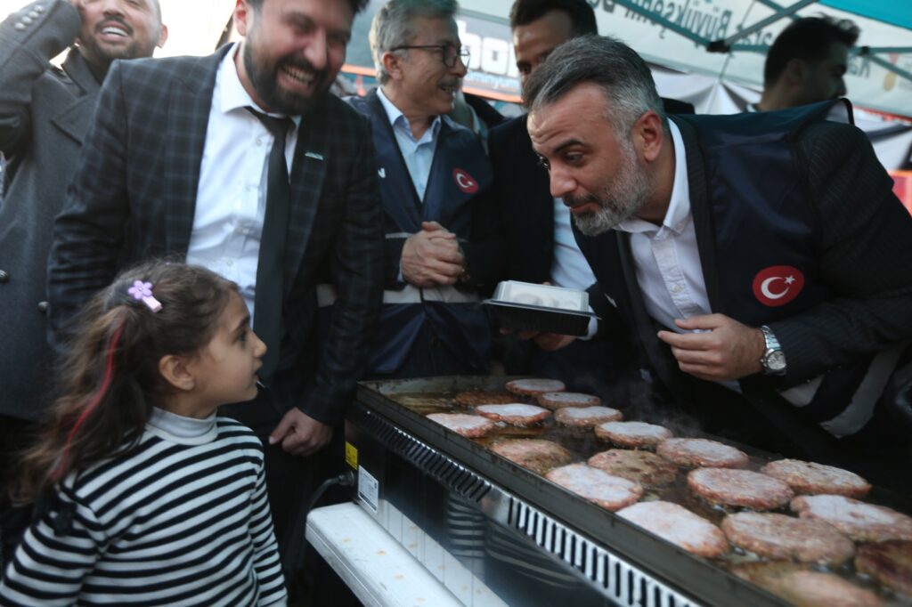 ASKON İlk İftar Sofrasını Depremzedeler İle Paylaştı