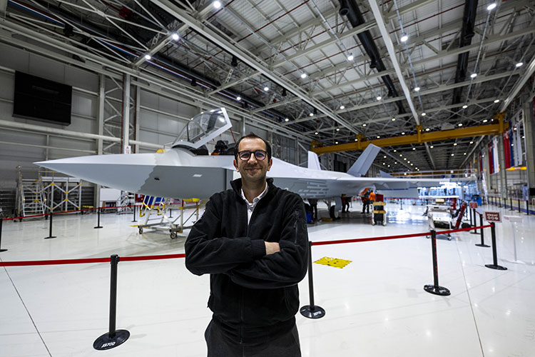 İlk uçuşa ilerleyen Milli Muharip Uçak sürprize hazırlanıyor