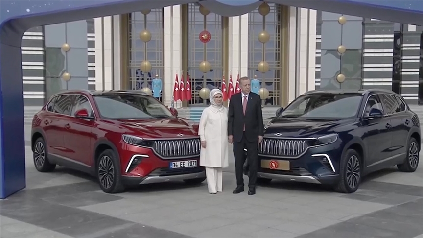 TOGG’un İlk Teslimatı Cumhurbaşkanı Erdoğan ve Eşi Emine Erdoğan’a Yapıldı