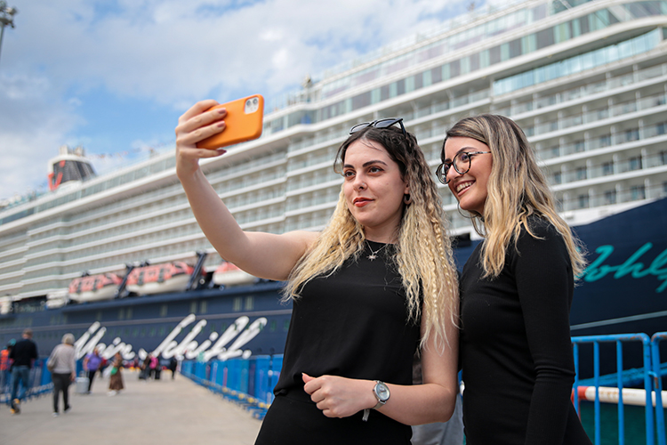 Yüzen Otellerle 40 Bin Yolcu Bekleniyor