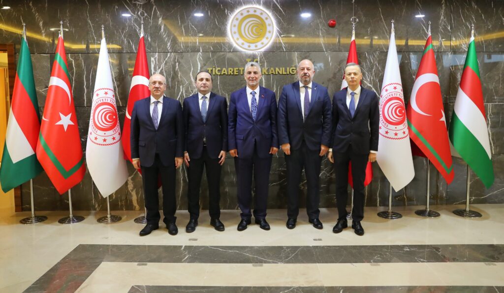 Ticaret Bakanı Bolat, bakan yardımcıları ve amirlerle ilk toplantısını yaptı