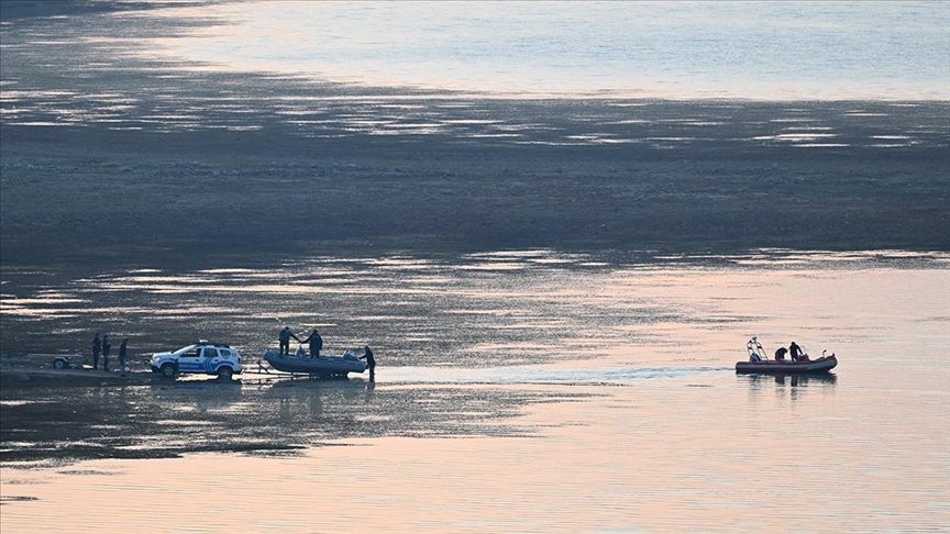 İzmir’in menderes ilçesindeki orman yangınında bir helikopter düştü
