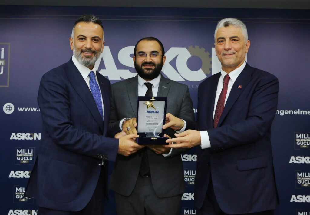 Fatih Furkan Akkaya ödülünü Bakan Bolat ve ASKON Genel Başkanı Aydın’ın elinden aldı