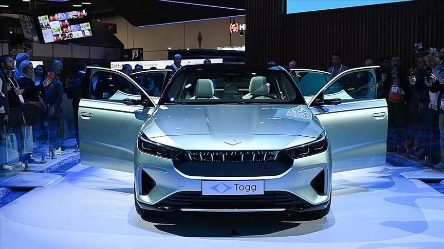Nisanda satılan her 2 elektrikli otomobilden 1’i Togg oldu Türkiye elektrikli otomobil pazarında nisan ayında satış lideri 3 bin 3 adetle Togg olmaya devam