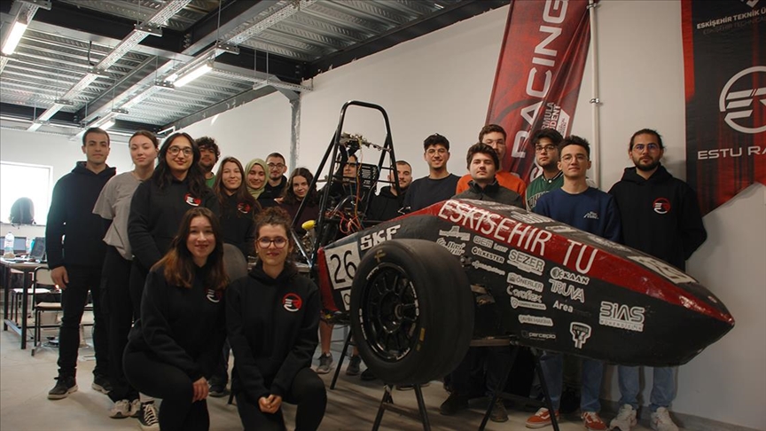 Tasarladıkları yarış aracıyla Avrupa’da dereceye girmeyi hedefliyorlar