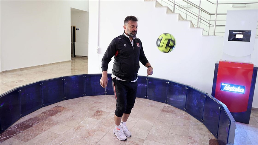 Futbolcuların pas kabiliyetini ölçen “tiki taka” adlı antrenman cihazı geliştirildi