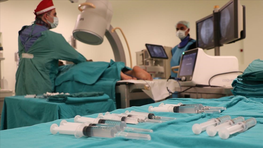 Bel ve boyun ağrılarına iğneyle “10 dakikada” nokta atışı tedavisi