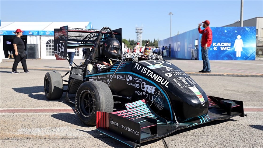 İTÜ’nün elektrikli yarış aracı TEKNOFEST Adana’da hız tutkunlarıyla buluştu