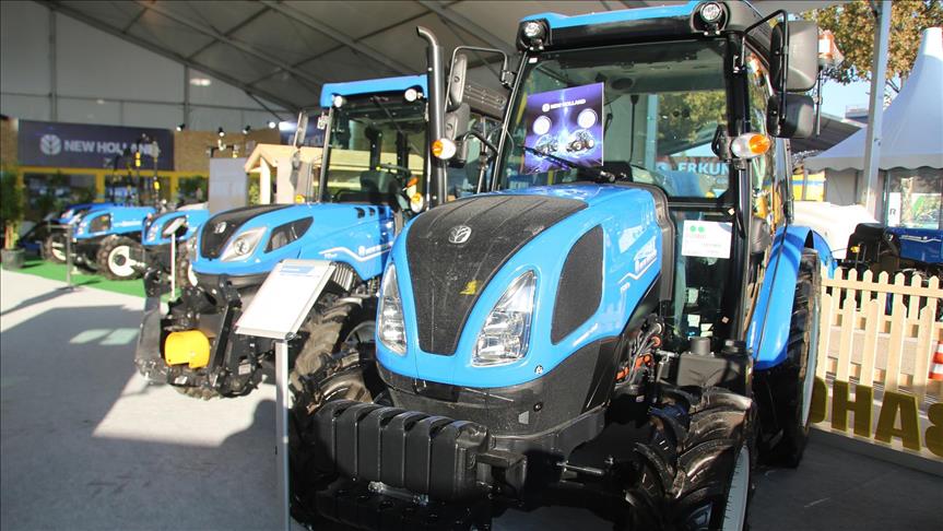 New Holland üç yeni traktörü ve otonom tarım robotlarını görücüye çıkardı