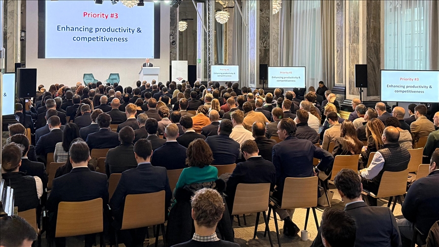 Bakan Şimşek, Londra’da 250’den fazla yatırımcıya Türkiye ekonomisini anlattı