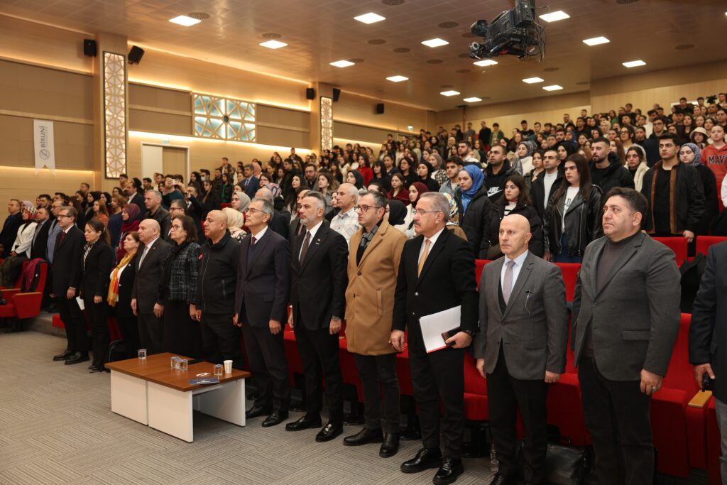 AFETLERDE MEDYA VE SİVİL TOPLUMLA İLİŞKİLER PANELİ GENİŞ BİR KATILIMLA GERÇEKLEŞTİRİLDİ