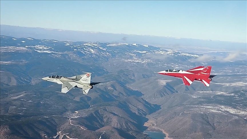 Türk ve İspanyol Hava Kuvvetleri komutanları 2 HÜRJET ile kol uçuşu yaptı