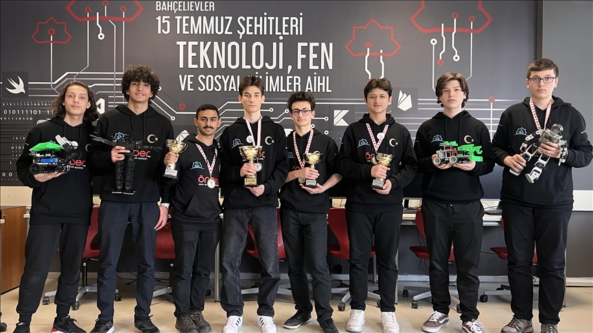 İmam hatip lisesi öğrencileri, Kanada’daki robot yarışmasında dünya şampiyonu oldu