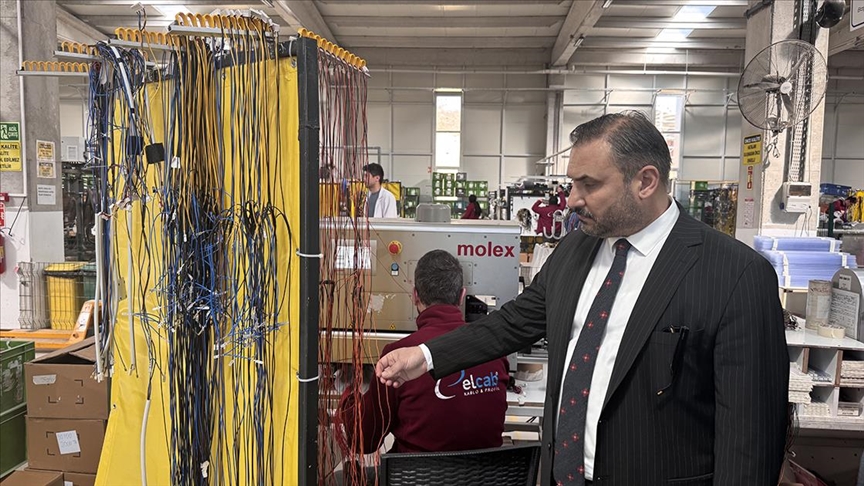 “Eve Dönüş” projesiyle memleketine kurduğu fabrikada yüzlerce kişiyi istihdam ediyor