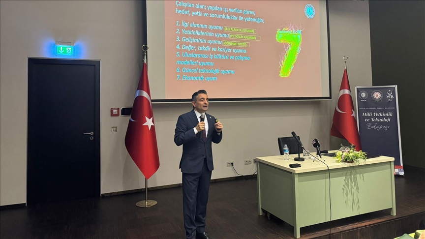 Türk savunma sanayi firmaları Berlin’de öğrencilerle buluştu