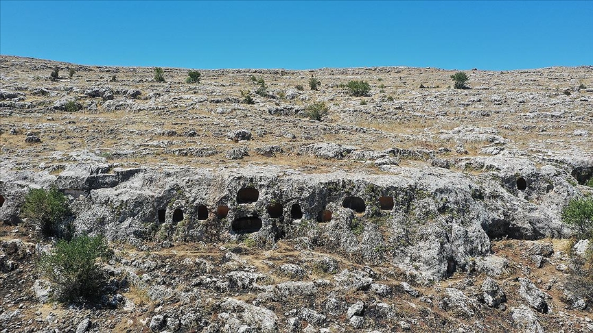 Adıyaman’da Roma Dönemi kaya mezarları ve Tunç Çağı’nın izleri bulundu