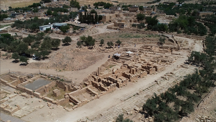 Dara Antik Kenti’nde yaklaşık 1500 yıllık mozaik bulundu