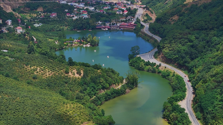 Trabzon’daki Sera Gölü’nde turizm hareketliliği yaşanıyor