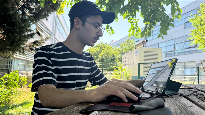 YTÜ öğrencisinin yapay zeka destekli gezi rehberi, uluslararası yarışmada birinci oldu