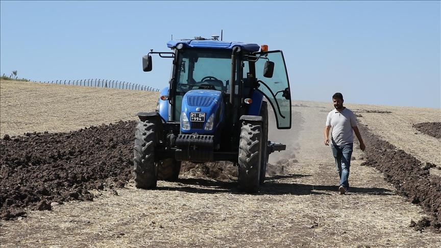 Diyarbakır’da uygulanan proje çiftçilere tarlasını sürücüsüz traktörle ekme imkanı sunacak