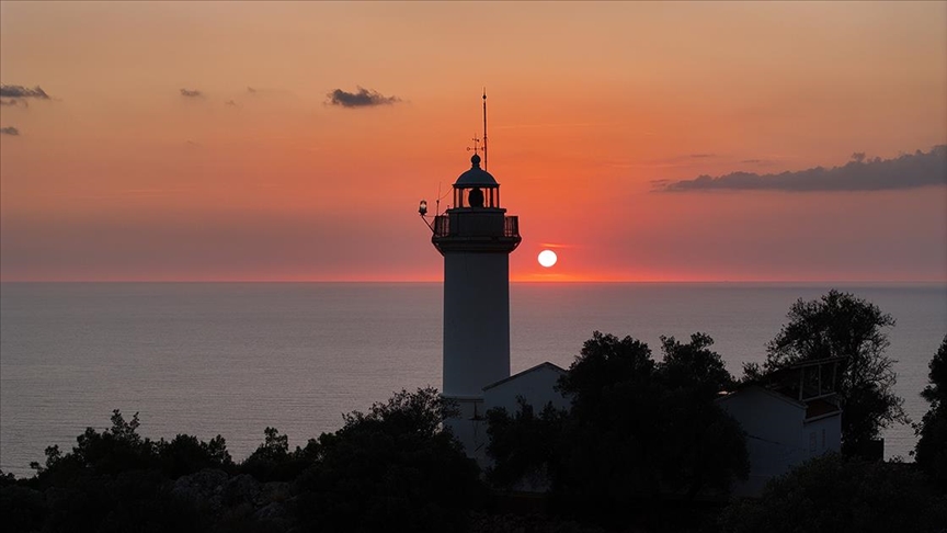 Gelidonya Feneri denizcilere ışık olmayı sürdürüyor