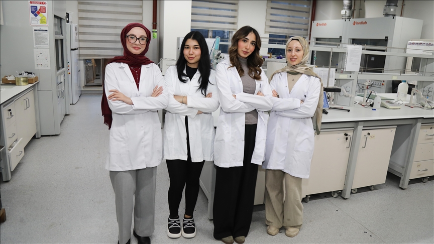 Bursa’da üniversite öğrencileri nişasta atıklarından ambalaj filmi üretti