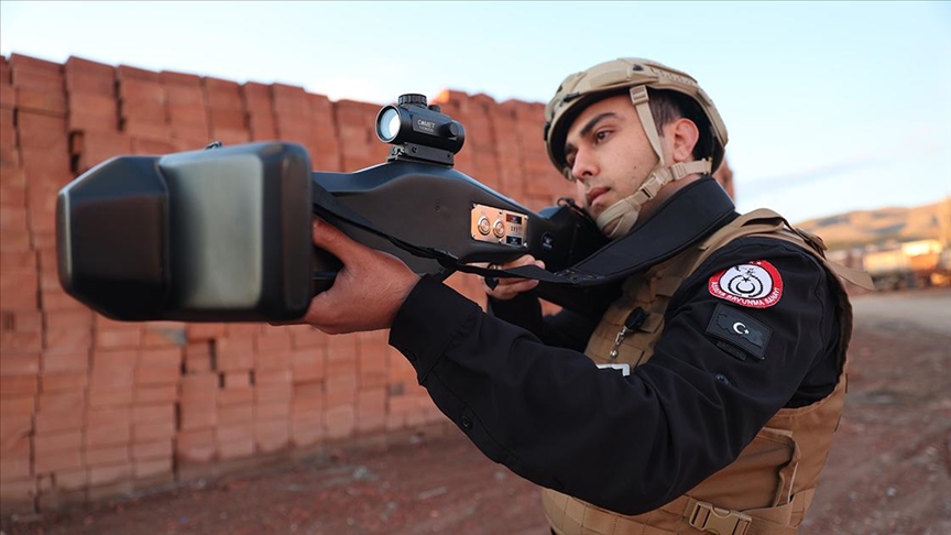 Hava sahası güvenliği için taşınabilir ve sinyal karıştırıcı dronsavar geliştirildi